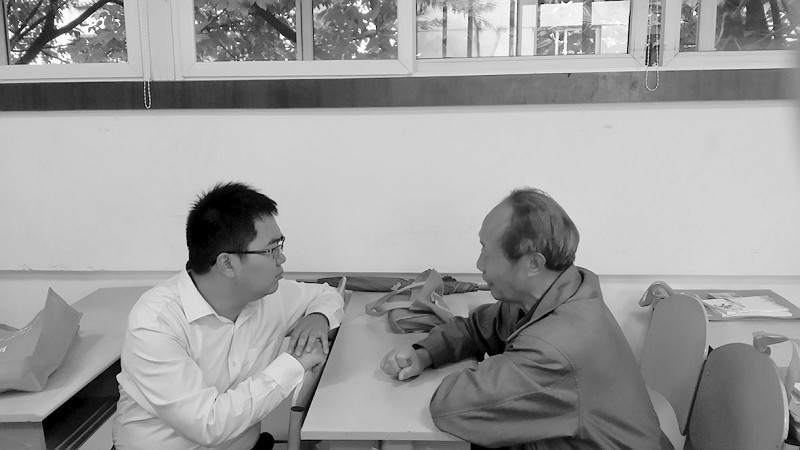 某、王某每人每月工资 8 000元。但合同约定,杨