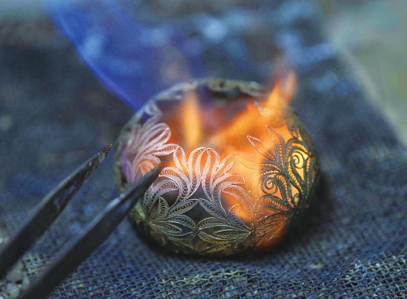 四十余载精一技 守护千年银花丝