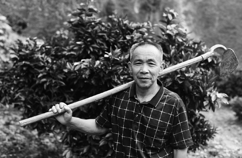这是在重庆市巫山县竹贤乡下庄村拍摄的毛相林(2020年7月3日摄).